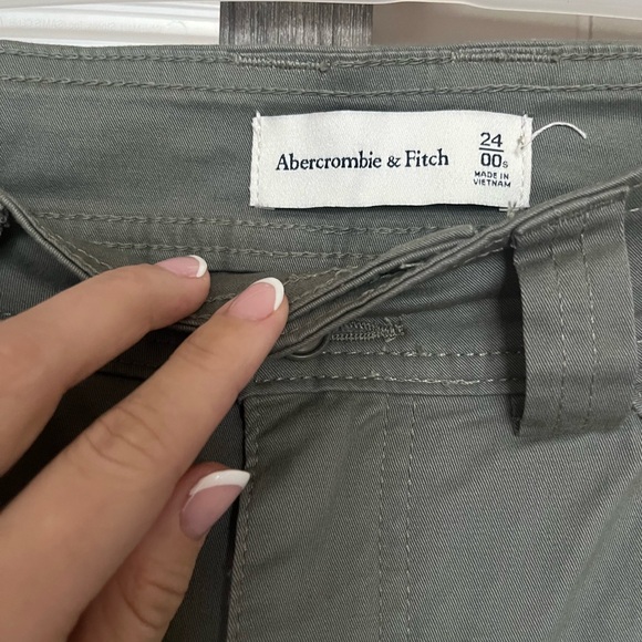 Curve Love Relaxed Cargo Pants - Picture 5 of 7